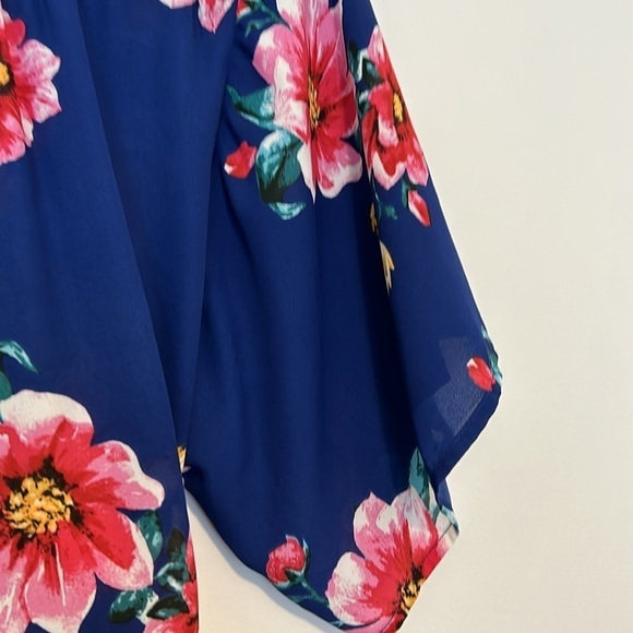 GibsonLook Blue Floral Mindy Wrap Blouse, Medium - Picture 8 of 10